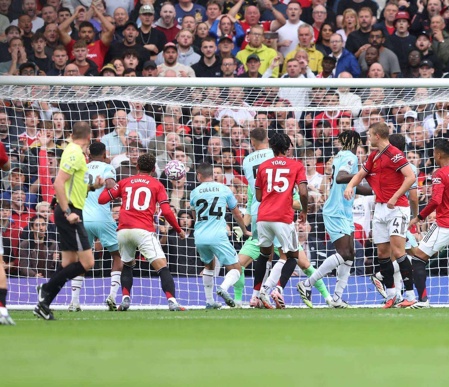 前无古人！曼联是历史第一支英超赛季前两粒进球都是乌龙的队伍